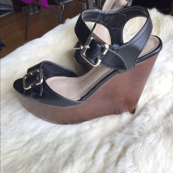 Faux leather Wood Heel wedge 5”. - Picture 2 of 4